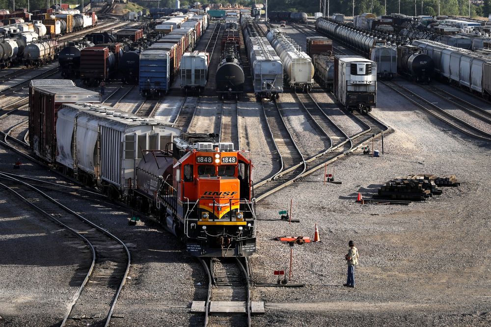 ILWU Stands in Solidarity with Rail Unions  and their 115,000 Members